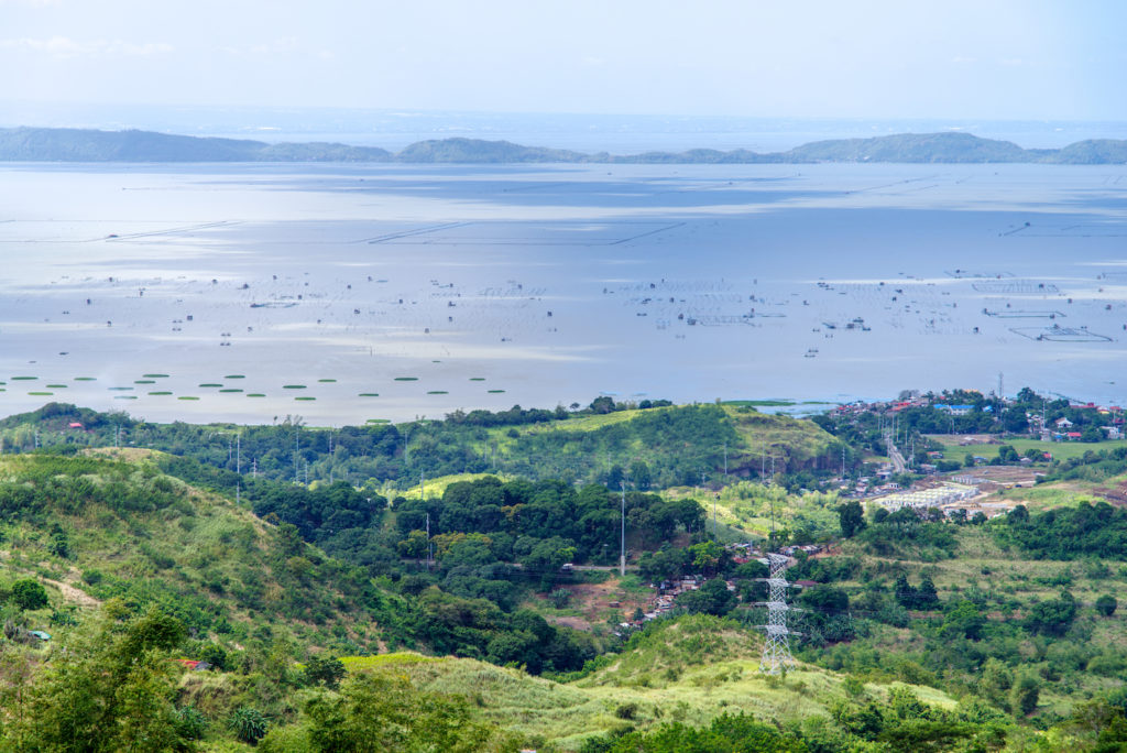 Laguna de Bay is the largest lake in the Philippines. 