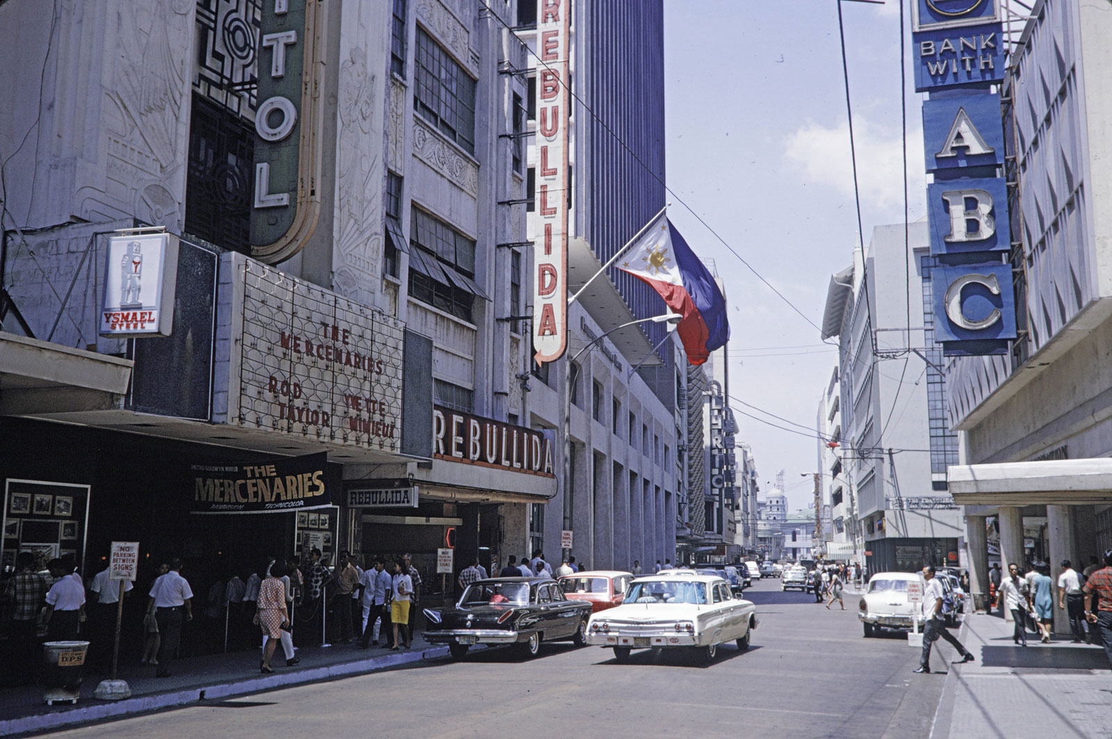 Escolta Street showing the Rebullida department store next to a movie theater.